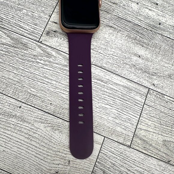 Apple Watch Series 6 (GPS, 44mm) Gold Aluminum Case w/Purple Band, incl. charger - Picture 4 of 16